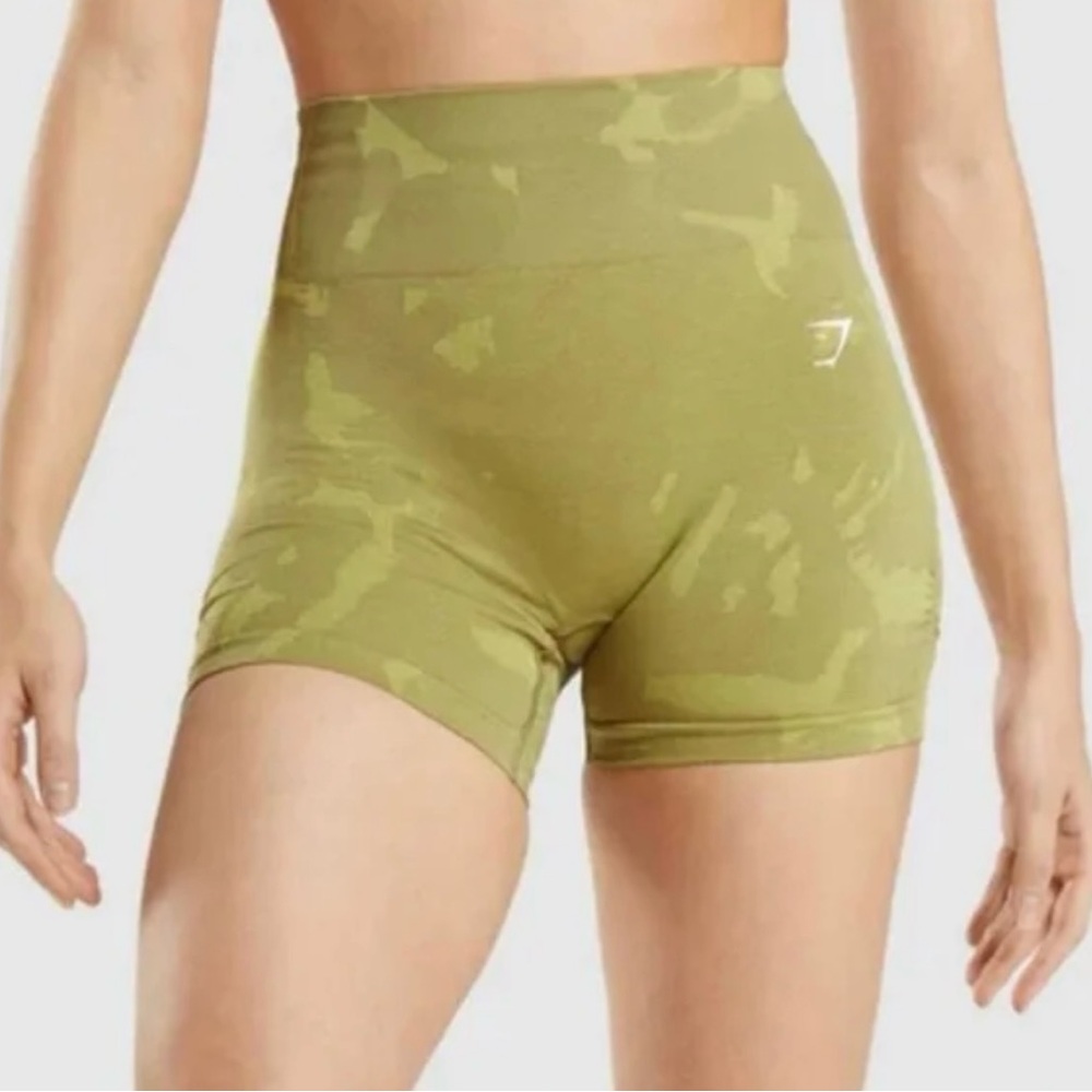 Gymshark’s Adapt Camo Seamless shorts💚